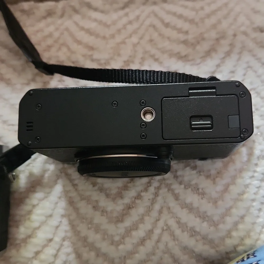 Fujifilm X-E4 Black Excellent Condition Updated NWOB Pls read Description